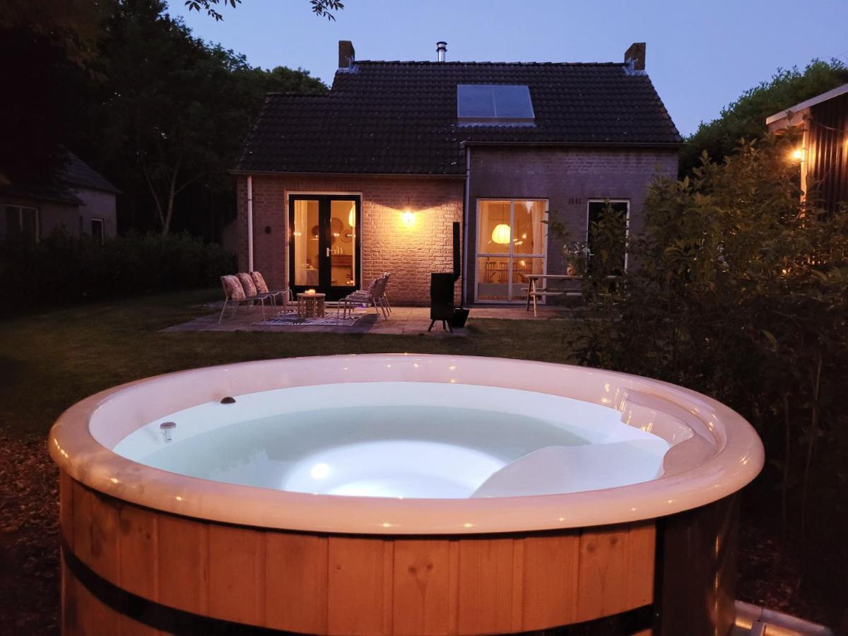 Bohemian Wellness Met Hottub & Sauna Ewijk Exterior photo